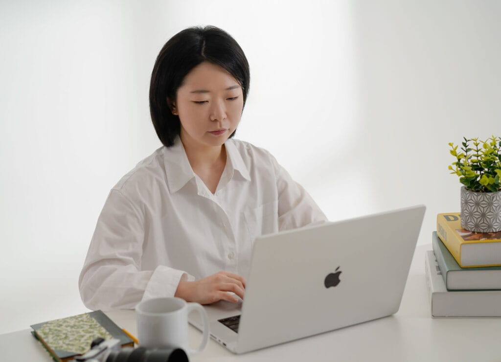 글로임 크리에이티브 디렉터 장현정 넥서스 팀 업무 장면