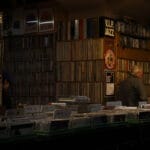 글로임 크리에이티브 디렉터 장현정 촬영 오스트리아 빈 바이닐샵 내부